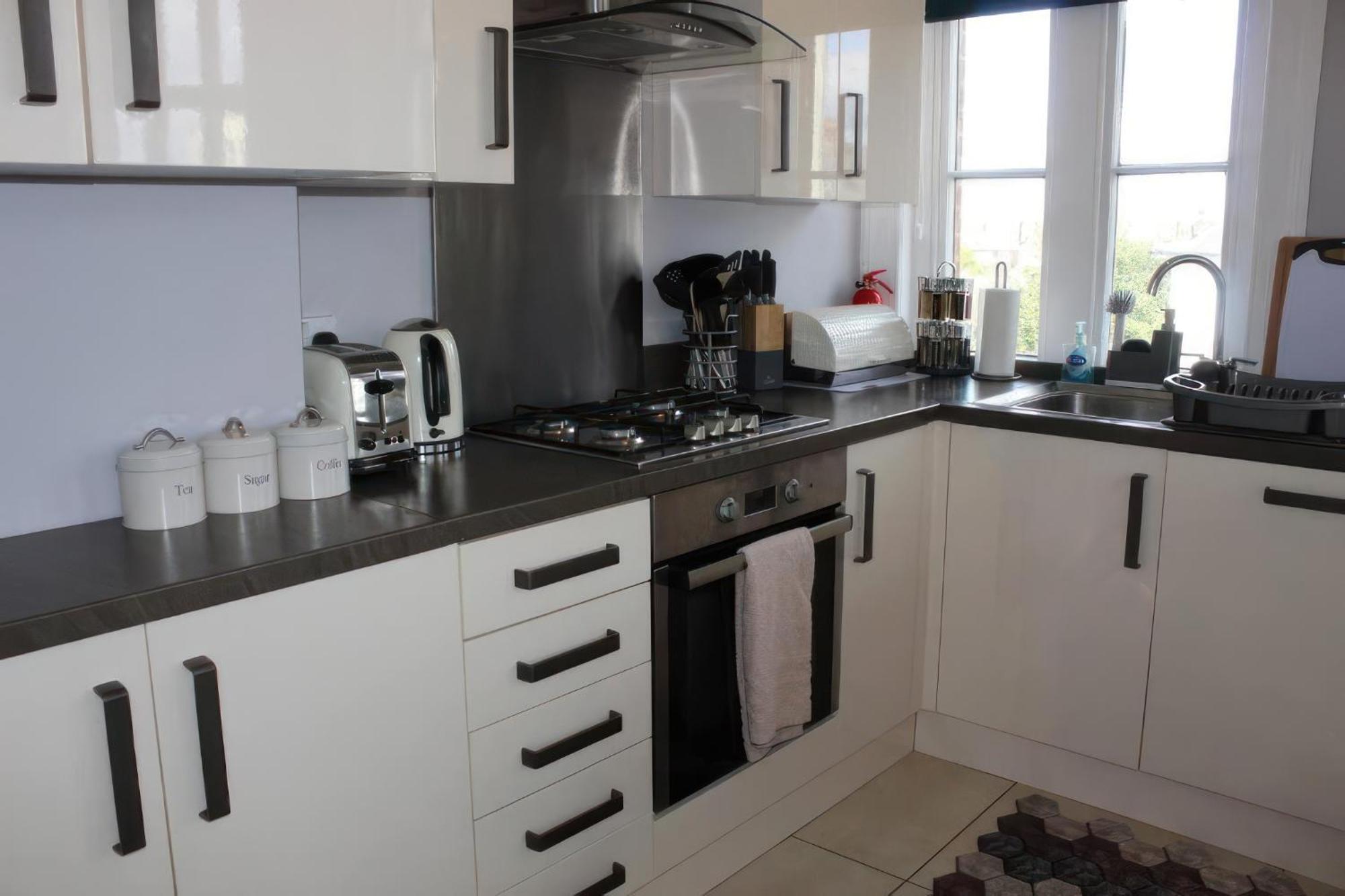 Lovely 2 Bed 2 Bath Flat With Free Parking Poole Exterior photo