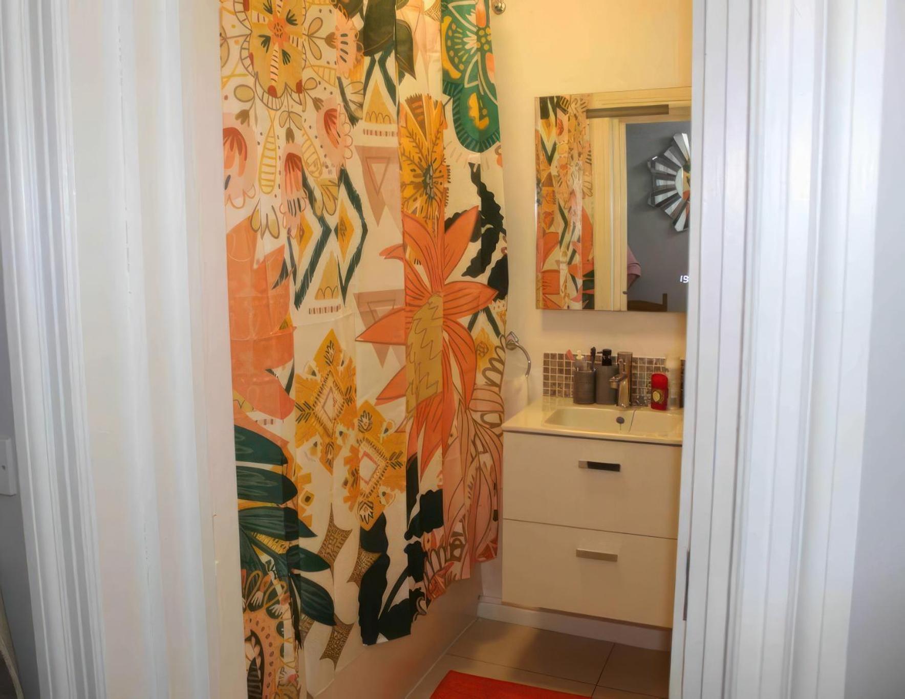 Lovely 2 Bed 2 Bath Flat With Free Parking Poole Exterior photo